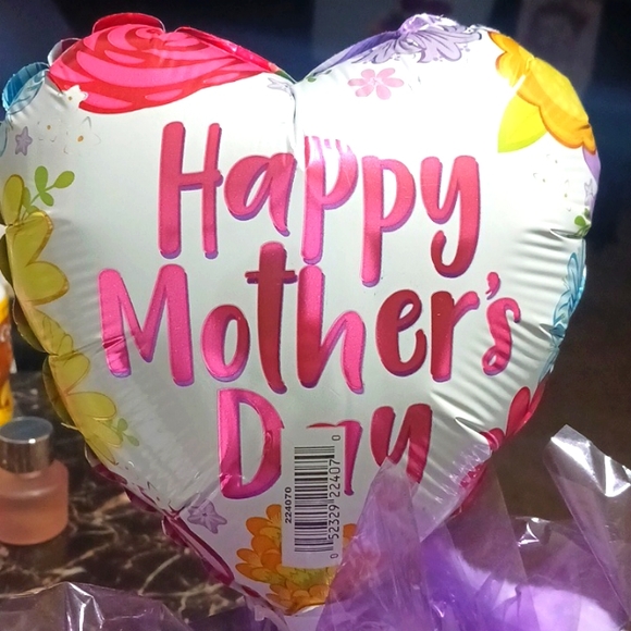 New Mother's Day Gift w/ Cute Teddy PLEASE BUY BY THURSDAY!! - Picture 4 of 11